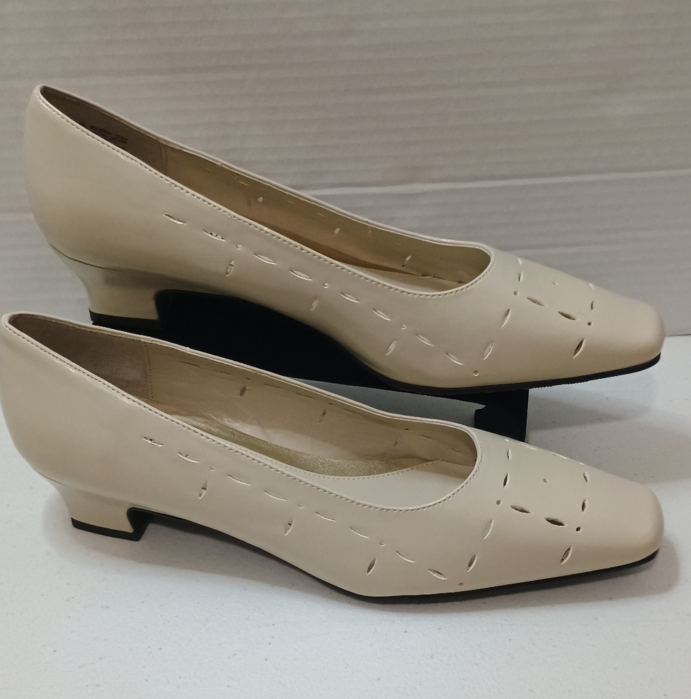 Soft Style By Hush Puppies Elegant Cream Women's Shoes Size 9.5